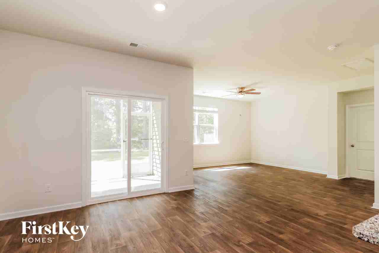 544 Wayton Cir - Photo 4 of 15