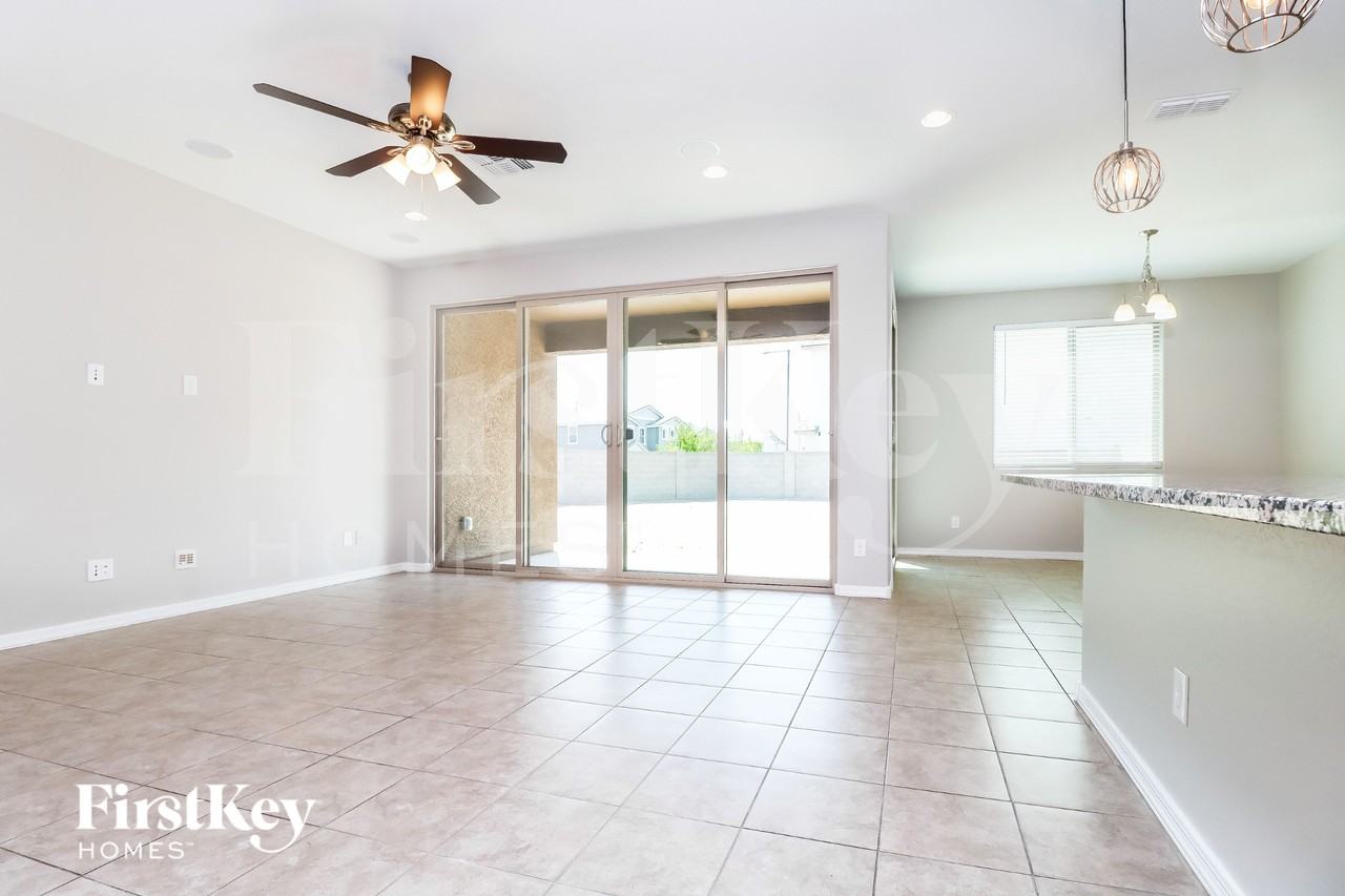 19947 W Moonlight Path - Photo 4 of 15