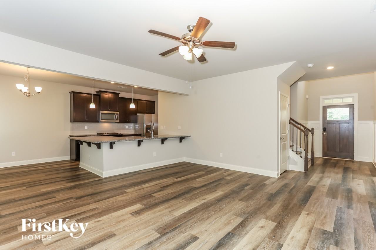 208 Cheshire Dr - Photo 4 of 16