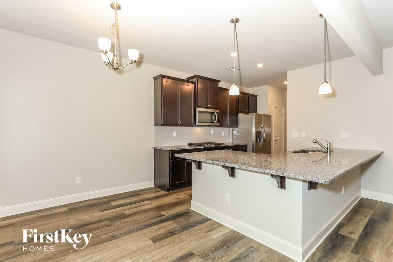 208 Cheshire Dr - Photo 5 of 16