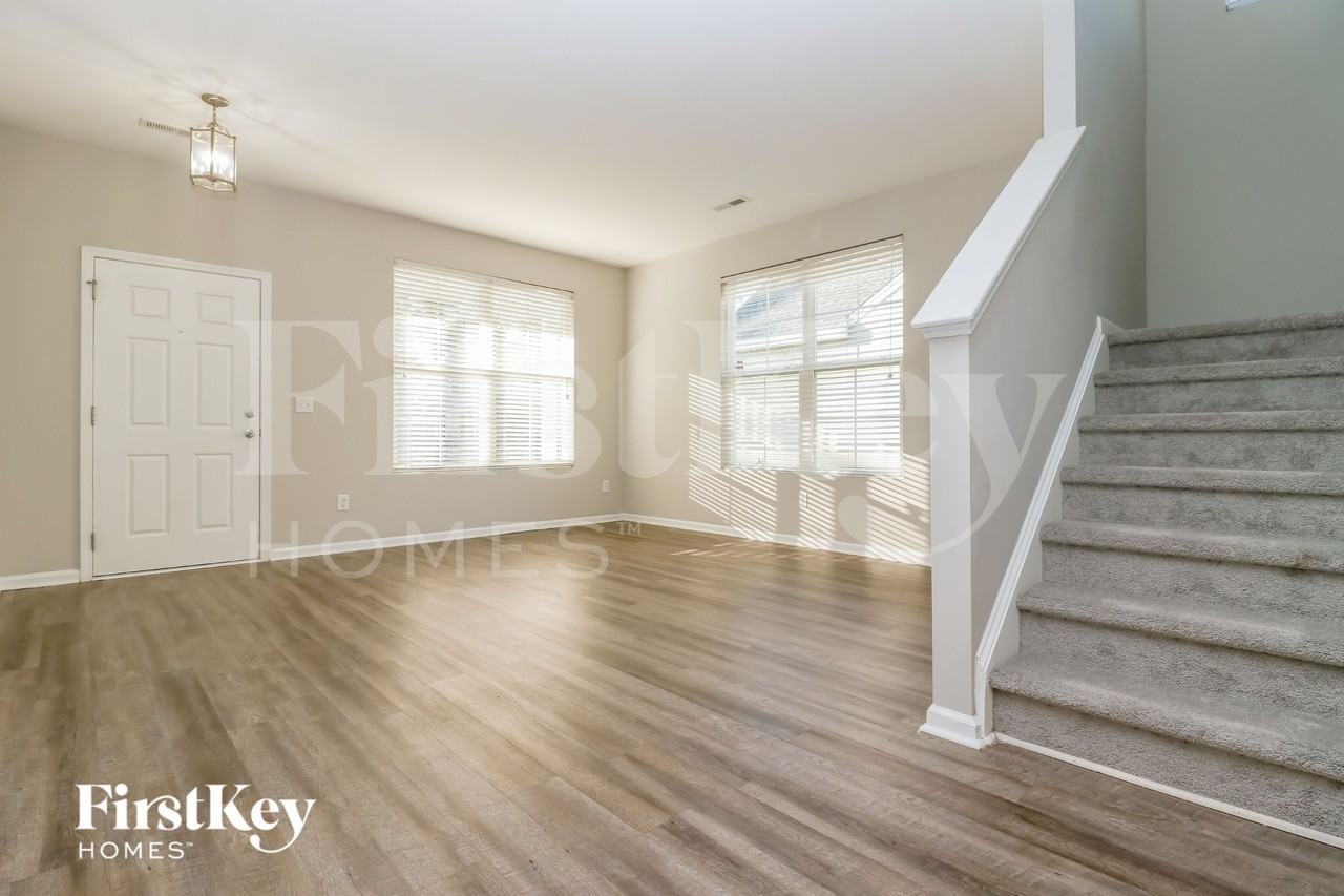 426 Village Park Dr - Photo 2 of 15