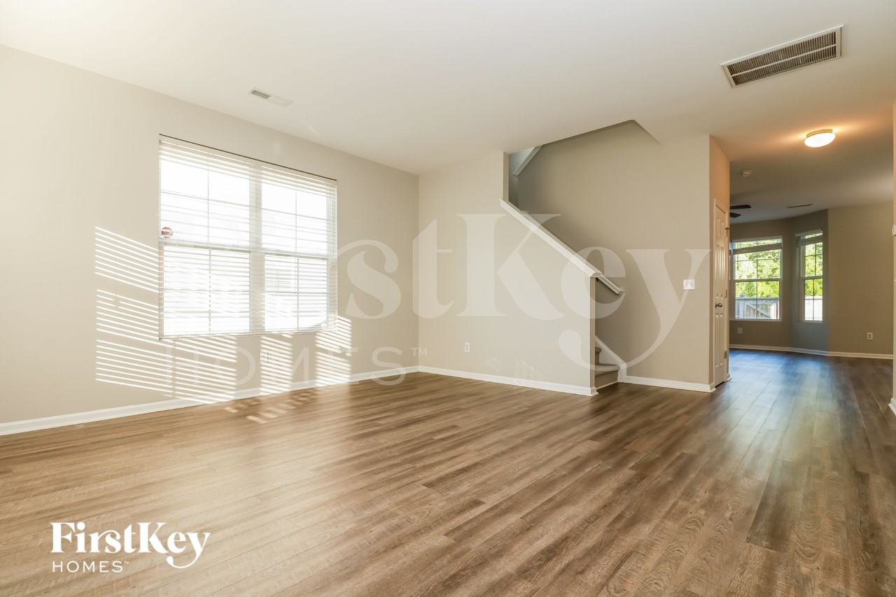 426 Village Park Dr - Photo 3 of 15