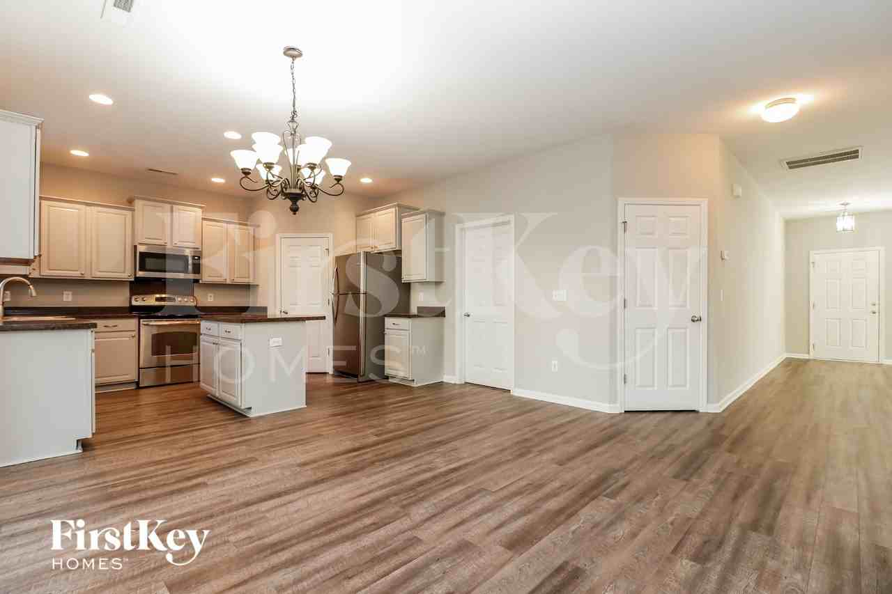 426 Village Park Dr - Photo 4 of 15