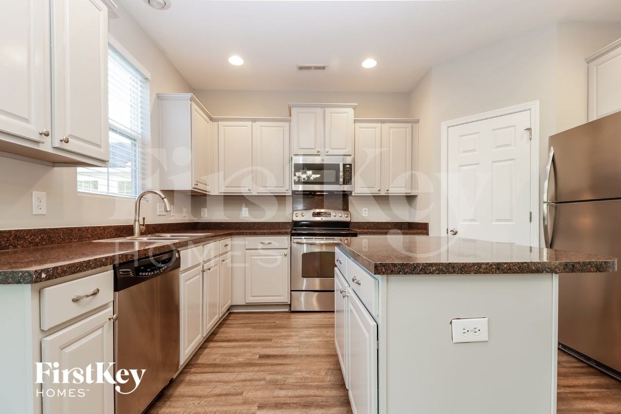 426 Village Park Dr - Photo 5 of 15