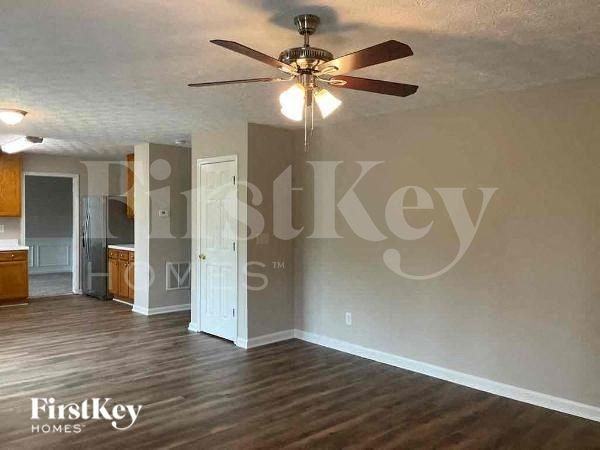 1750 Berry Ct - Photo 2 of 10