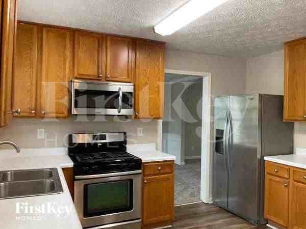 1750 Berry Ct - Photo 5 of 10