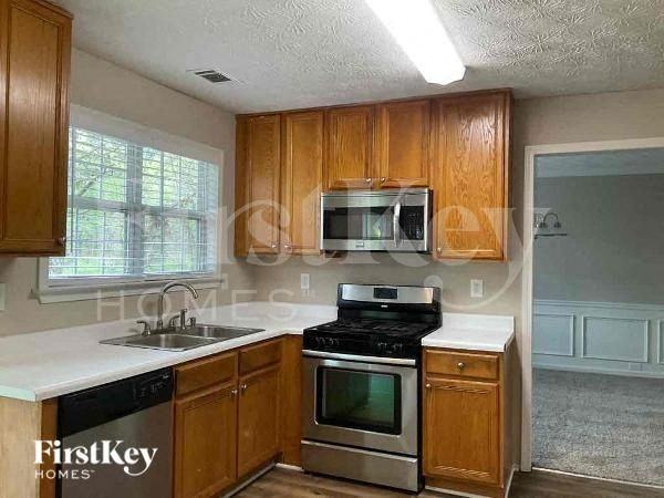 1750 Berry Ct - Photo 6 of 10