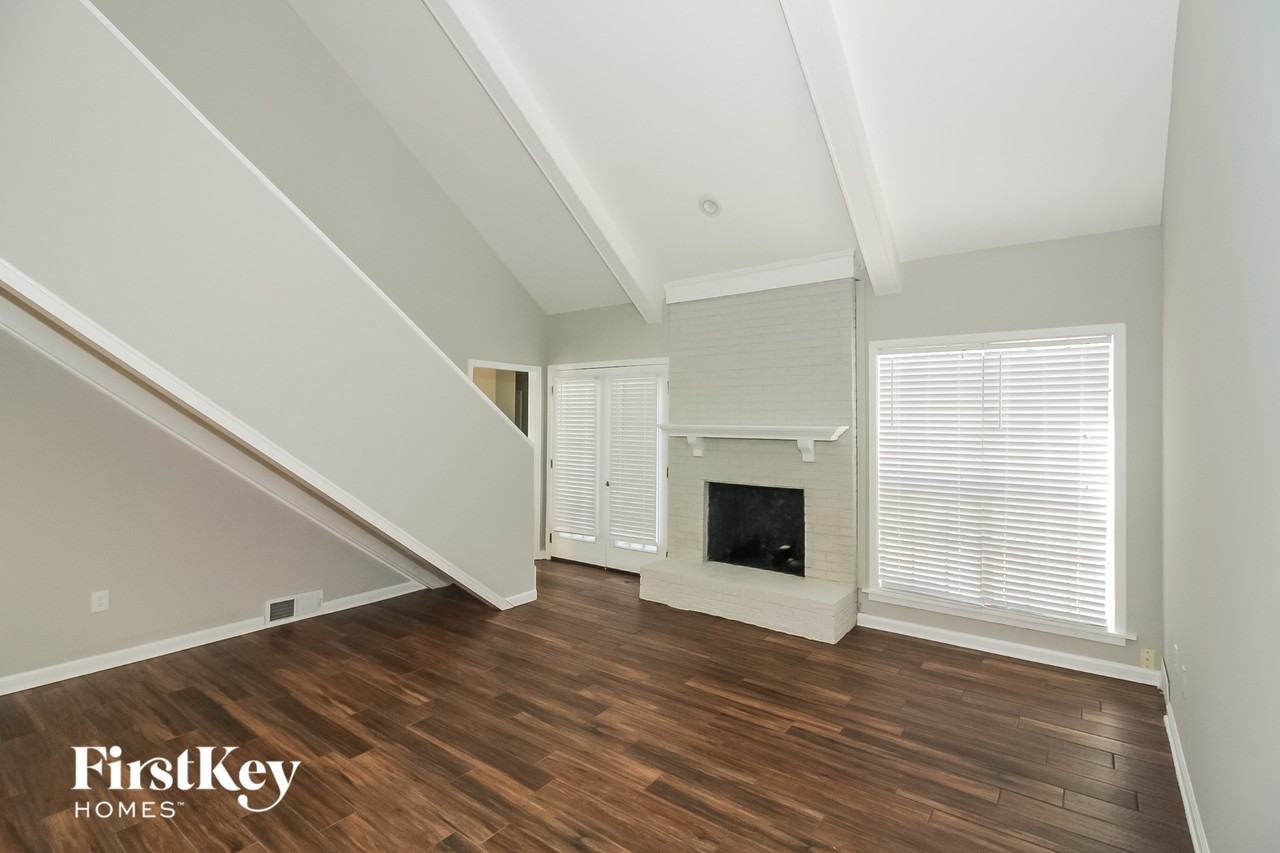 7650 Charstone Dr - Photo 3 of 15