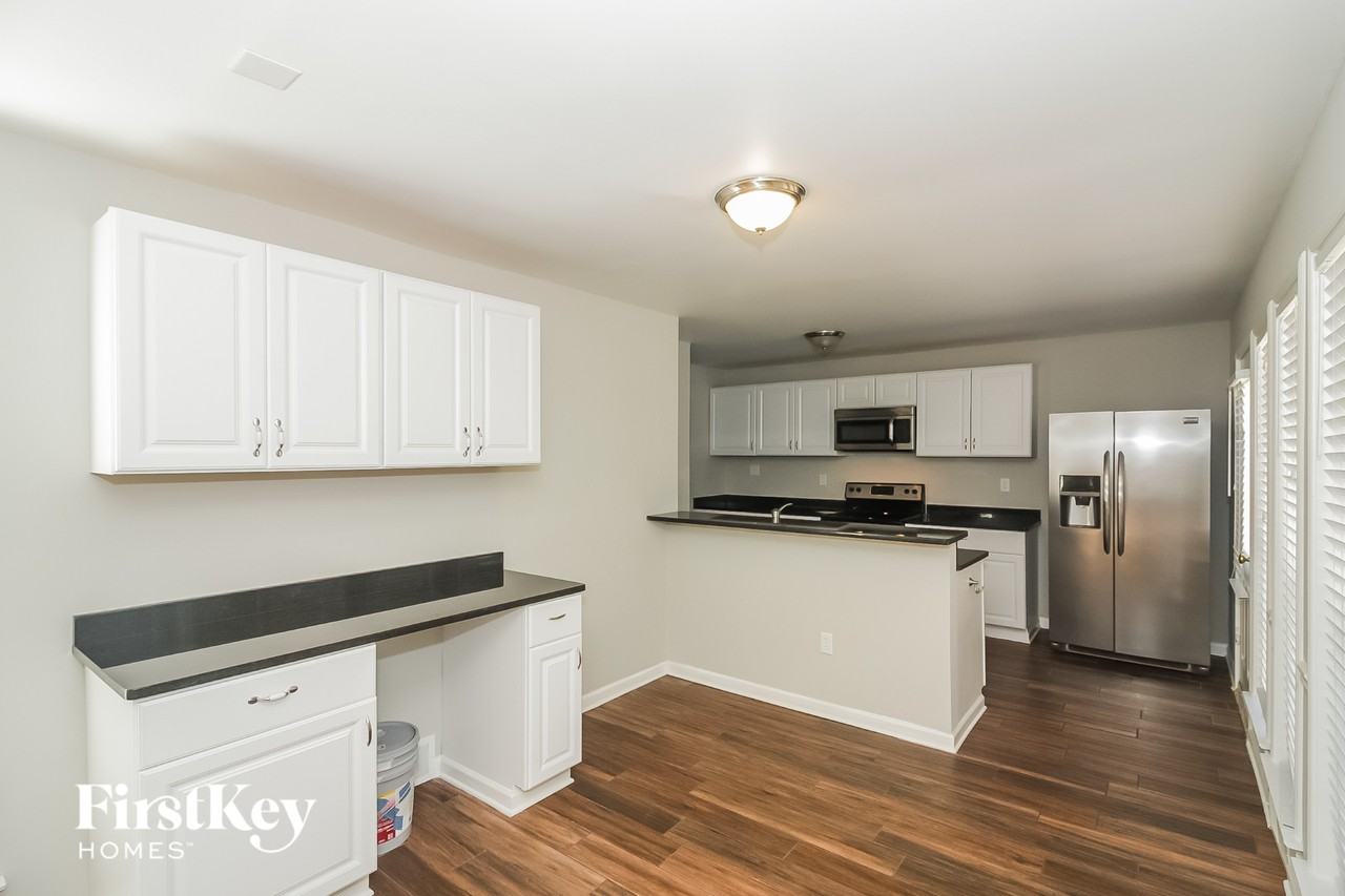 7650 Charstone Dr - Photo 4 of 15