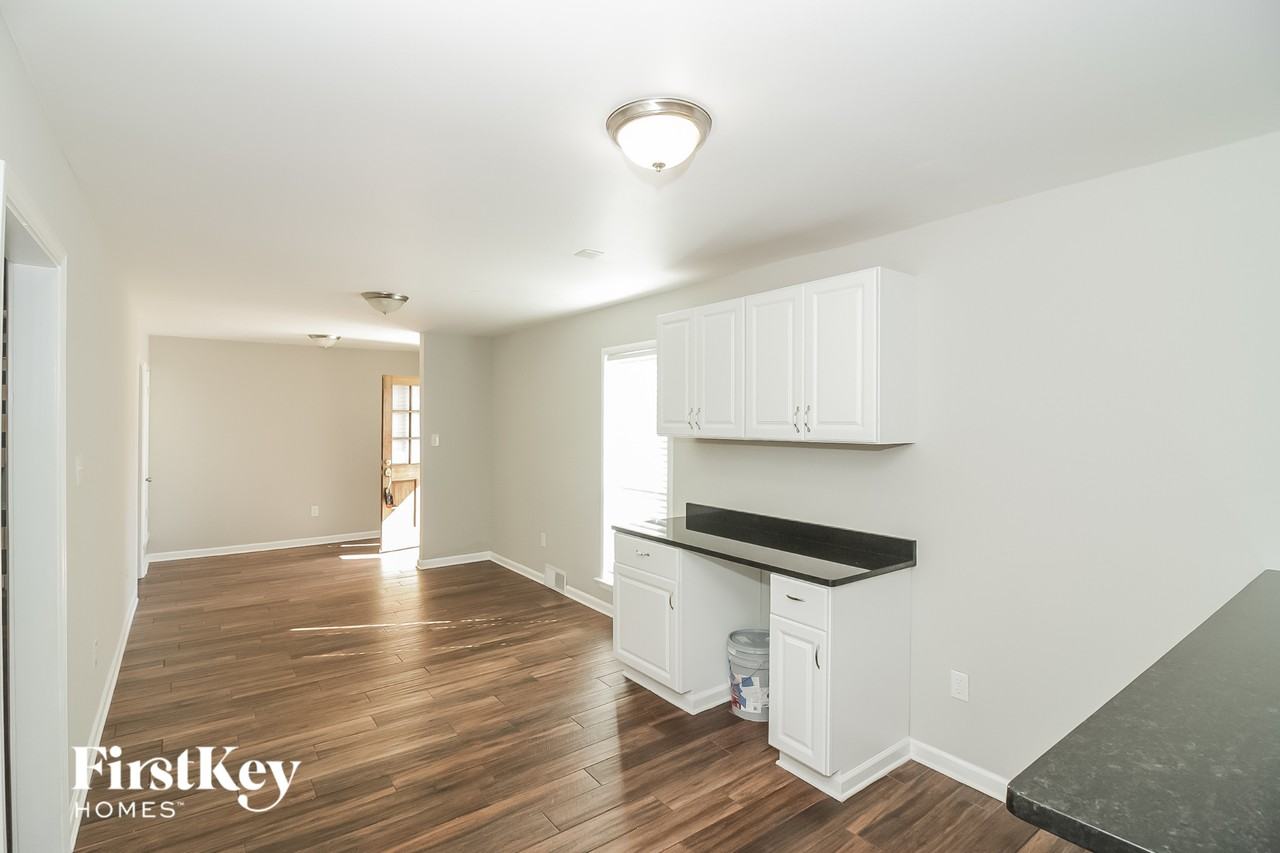 7650 Charstone Dr - Photo 5 of 15