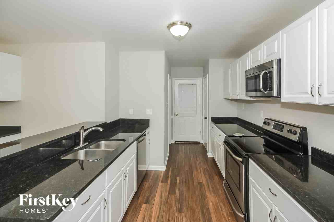 7650 Charstone Dr - Photo 6 of 15