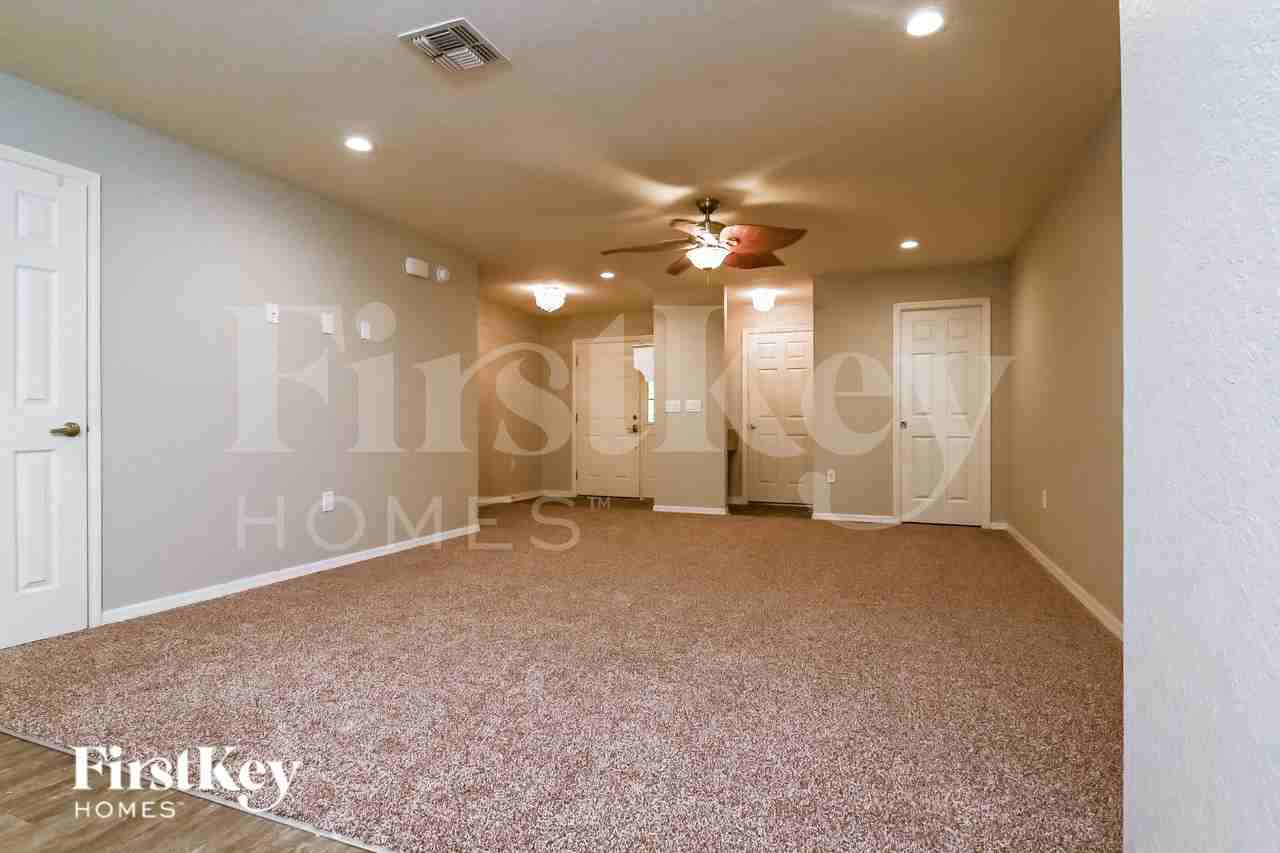 901 Pearly Ridge Ln - Photo 2 of 16