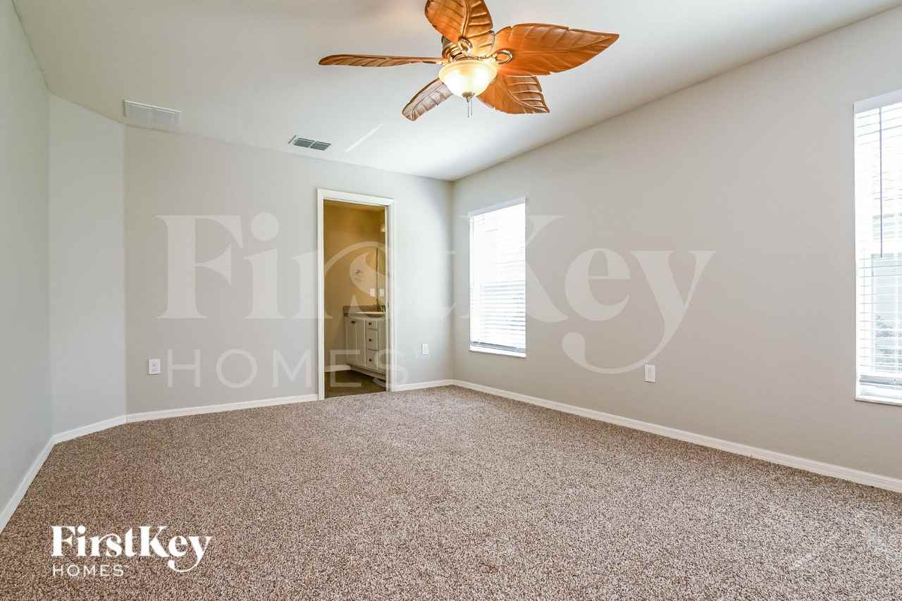 901 Pearly Ridge Ln - Photo 5 of 16