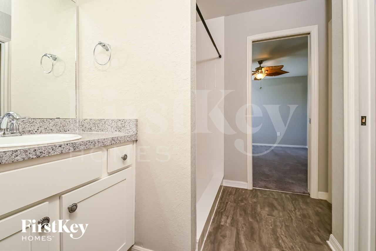 901 Pearly Ridge Ln - Photo 7 of 16