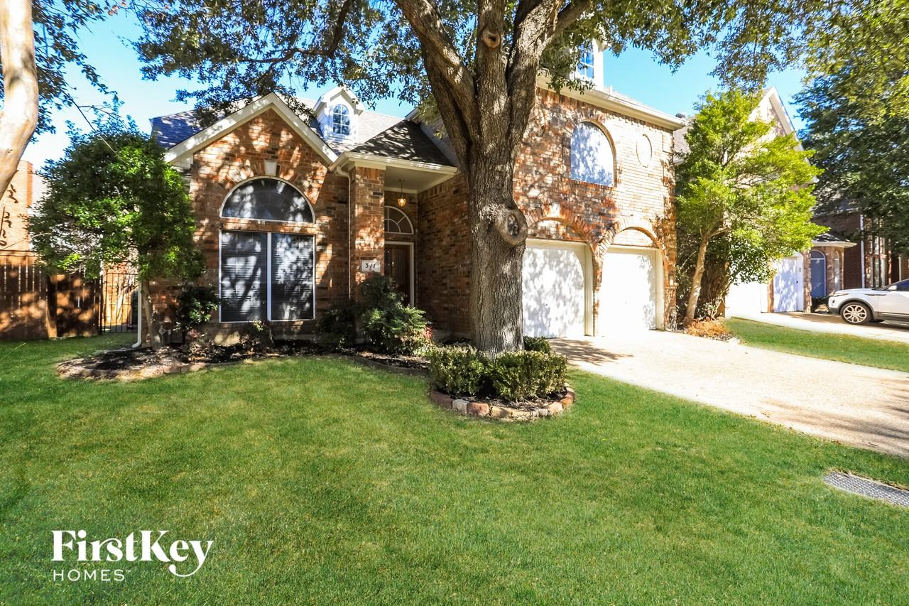 311 Riverwalk Ln - Photo 2 of 15