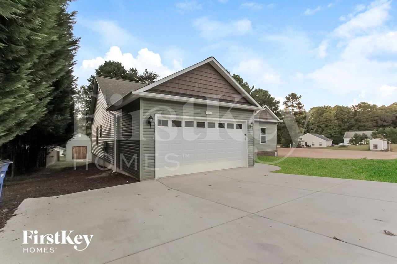 409 Lakeridge Dr - Photo 3 of 15