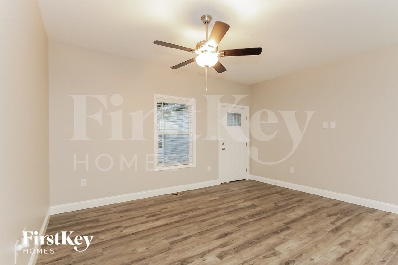 409 Lakeridge Dr - Photo 5 of 15