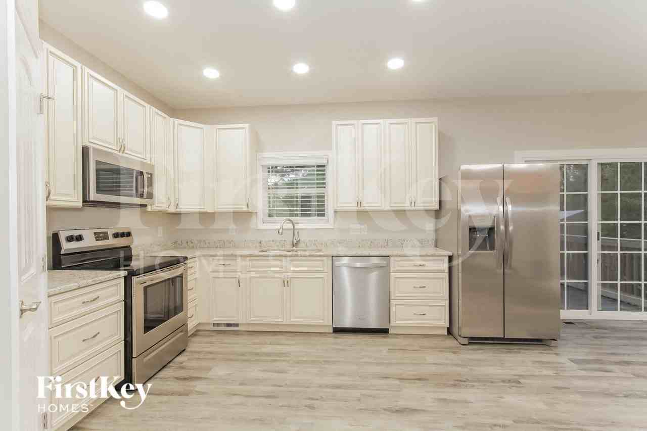 409 Lakeridge Dr - Photo 7 of 15