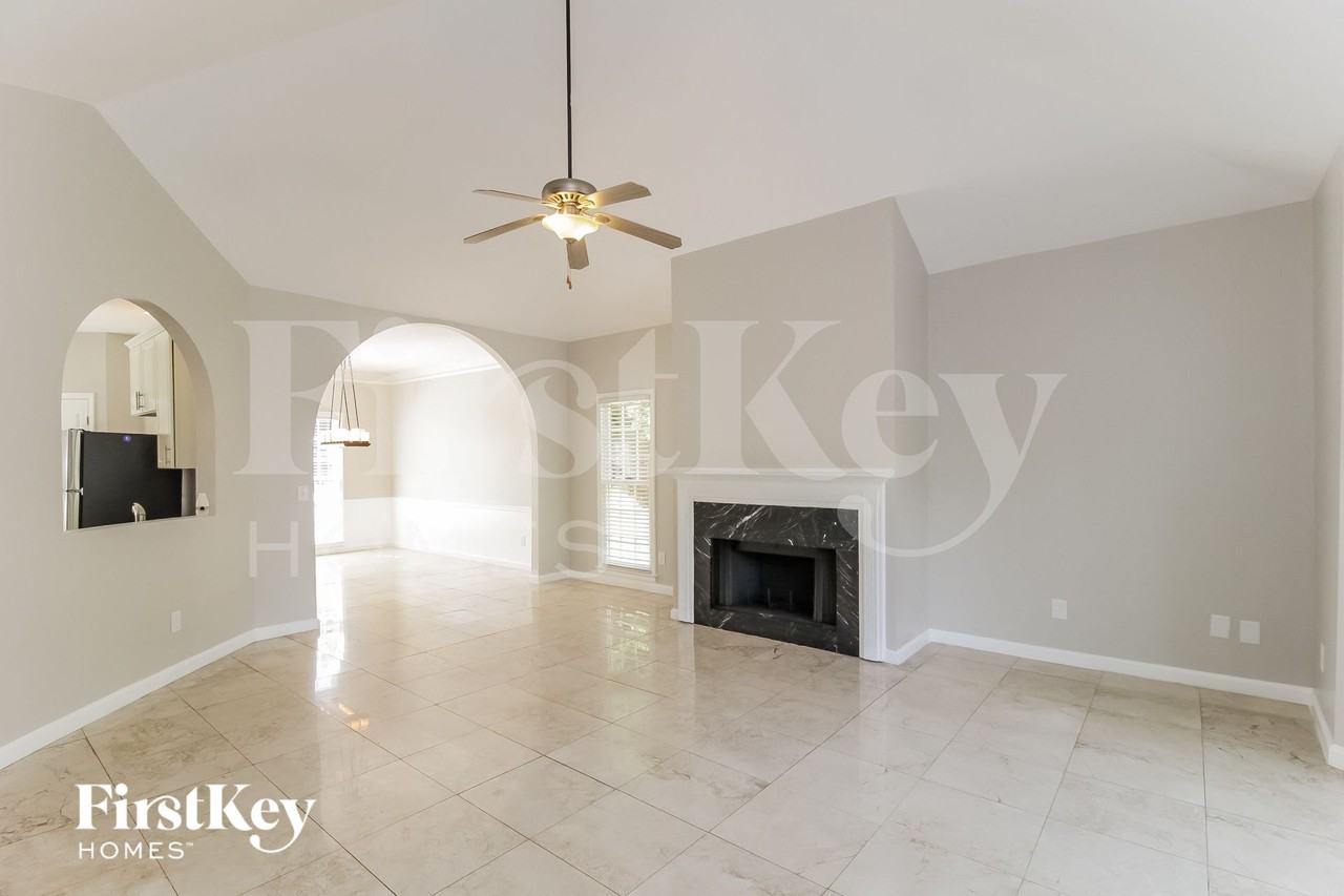 224 Tennis Court Ln Nw - Photo 2 of 15