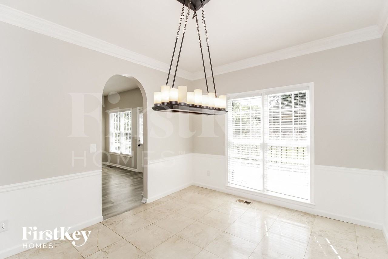 224 Tennis Court Ln Nw - Photo 5 of 15