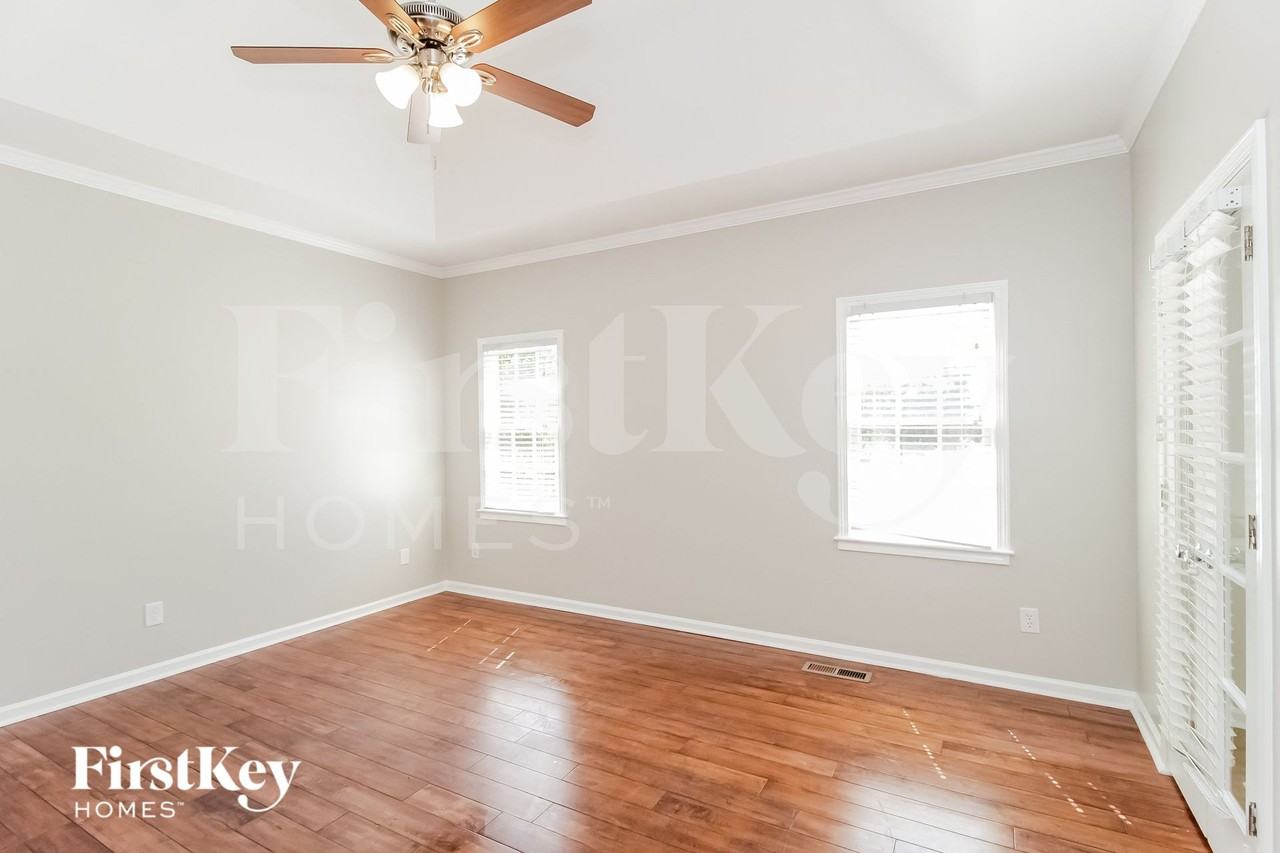 224 Tennis Court Ln Nw - Photo 7 of 15