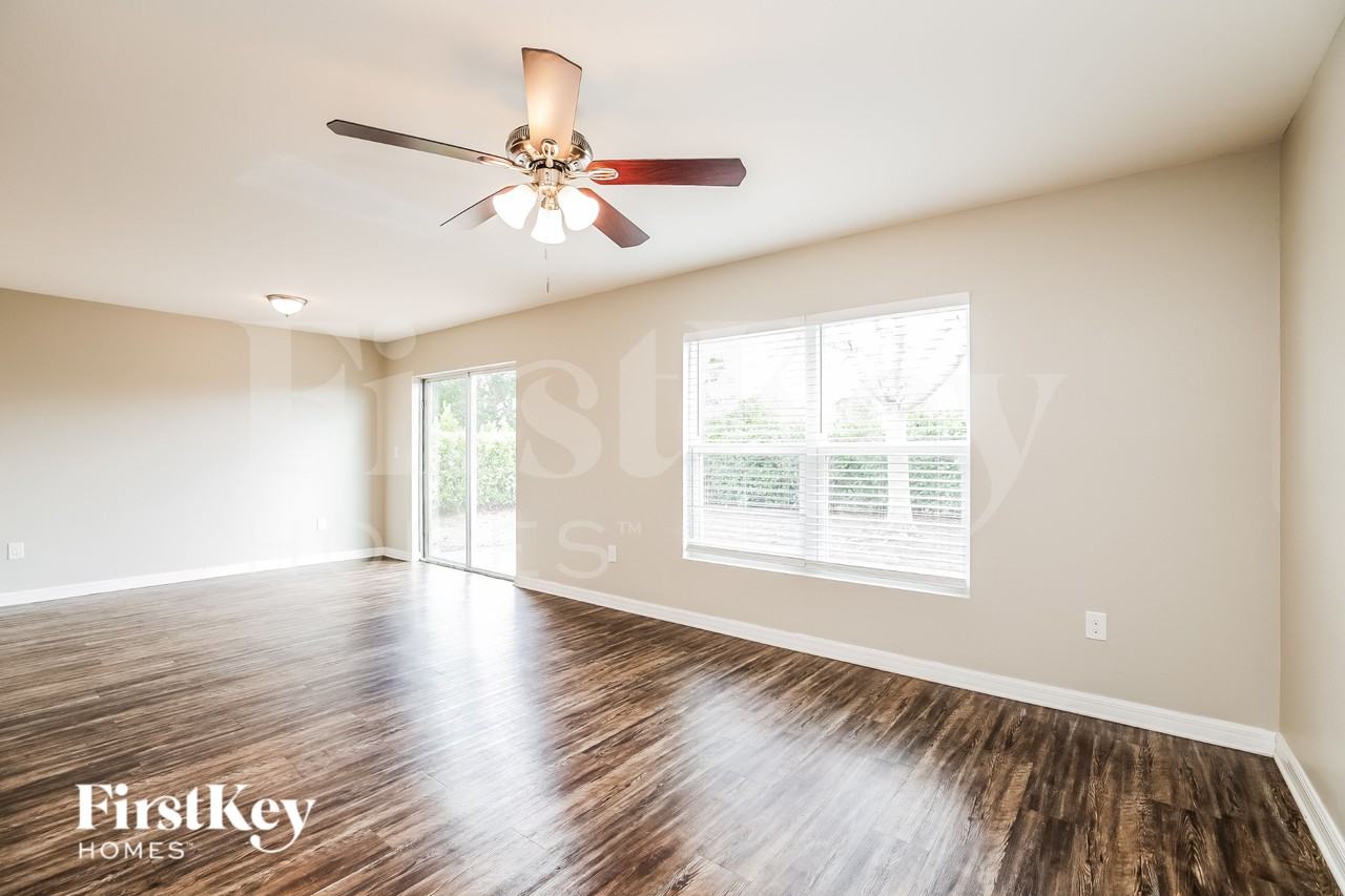 1828 Nw 13th Ter - Photo 3 of 19