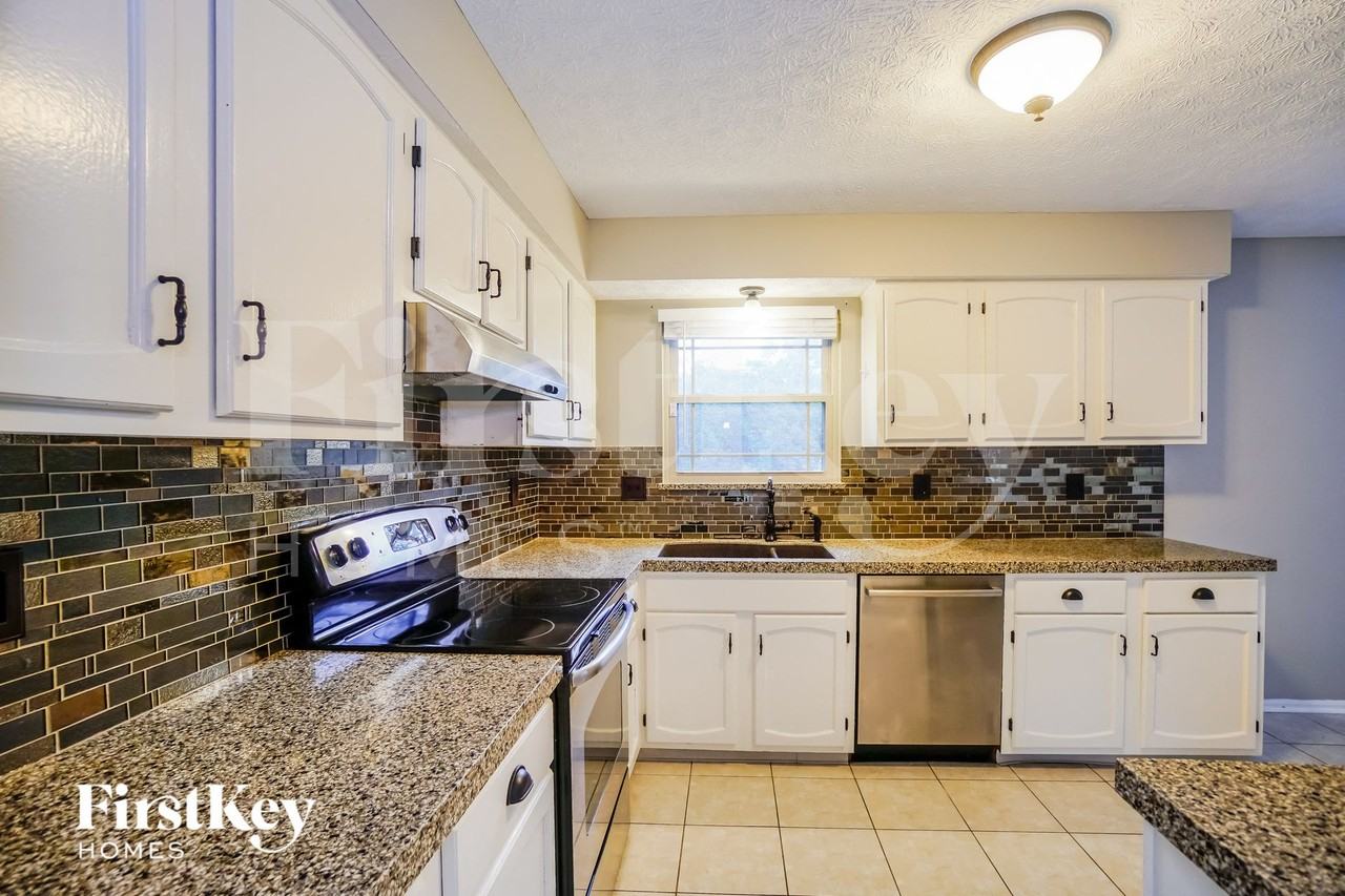 5586 Edie Dr - Photo 5 of 15