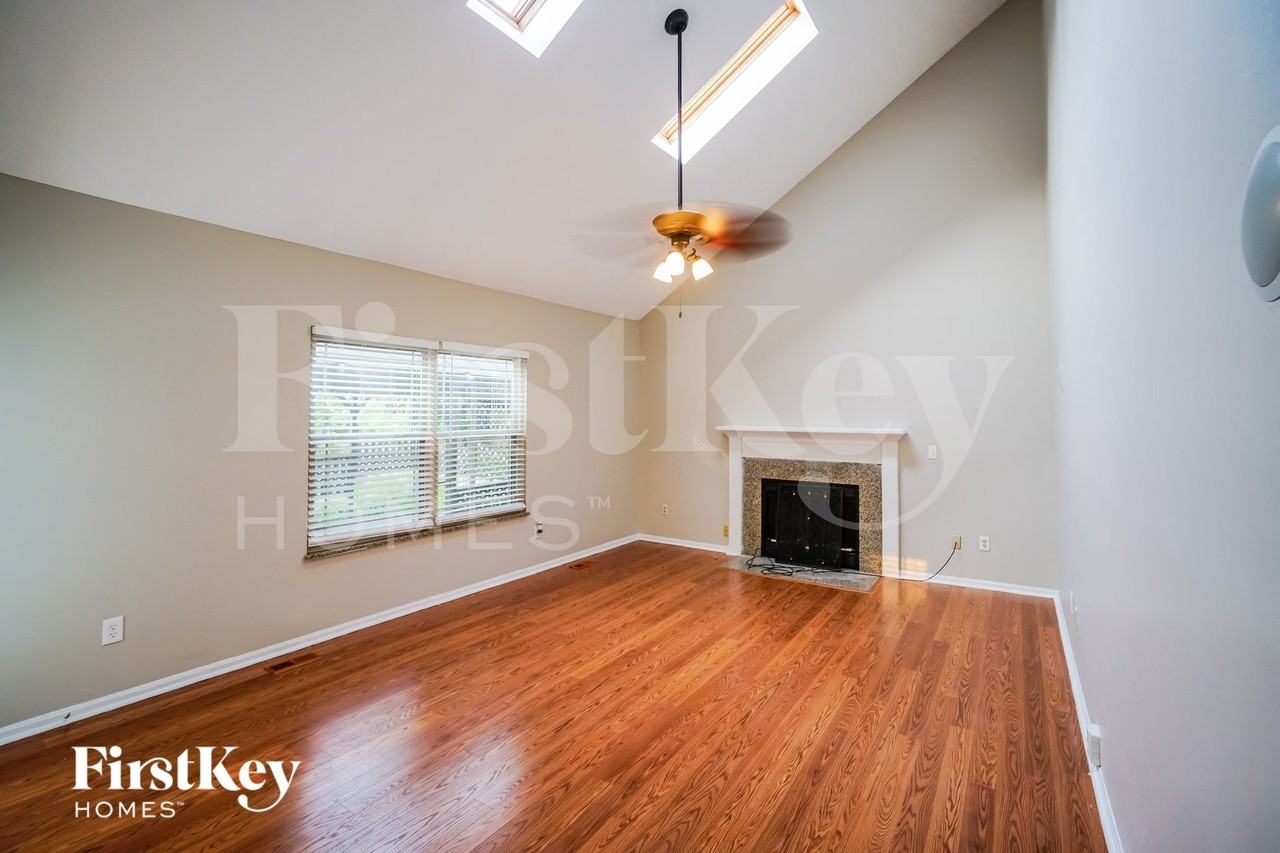 5586 Edie Dr - Photo 7 of 15