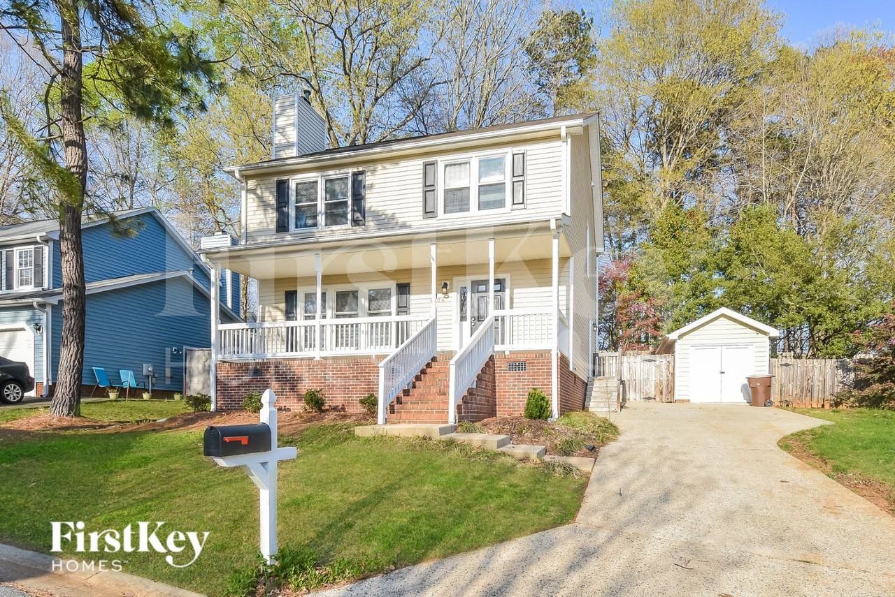 4706 Pine Hollow Ln - Photo 2 of 15