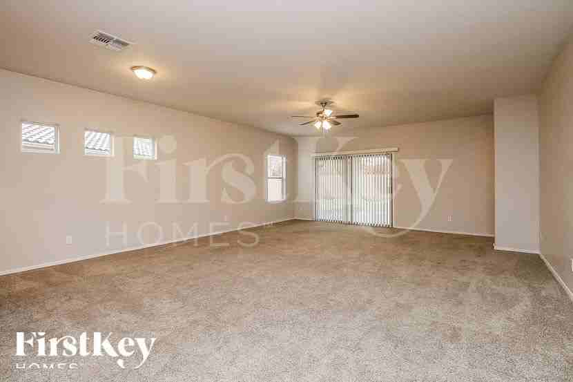 8811 S 57th Ln - Photo 2 of 15