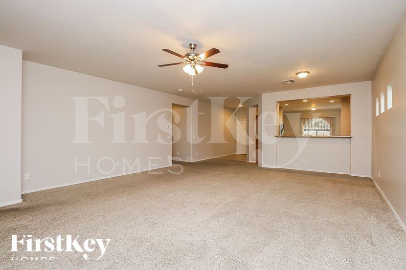 8811 S 57th Ln - Photo 4 of 15