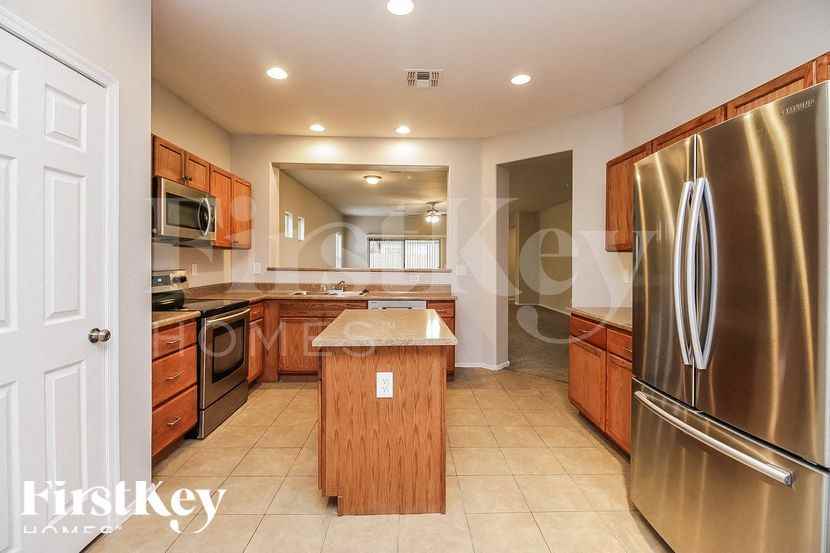 8811 S 57th Ln - Photo 6 of 15