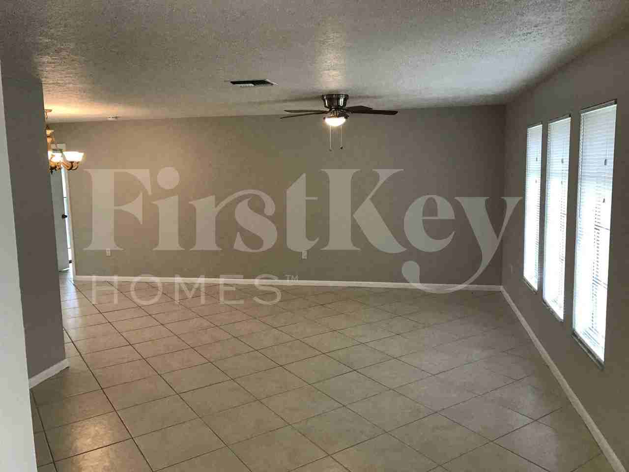 904 Se 34th Ter - Photo 4 of 30