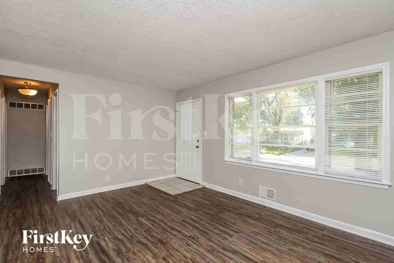 7611 E 47th Ter - Photo 4 of 15