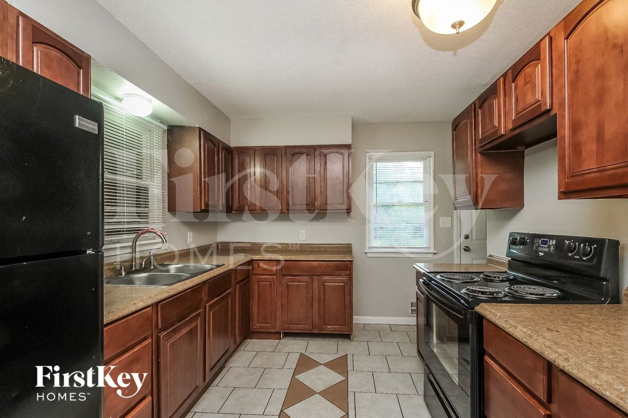 7611 E 47th Ter - Photo 5 of 15