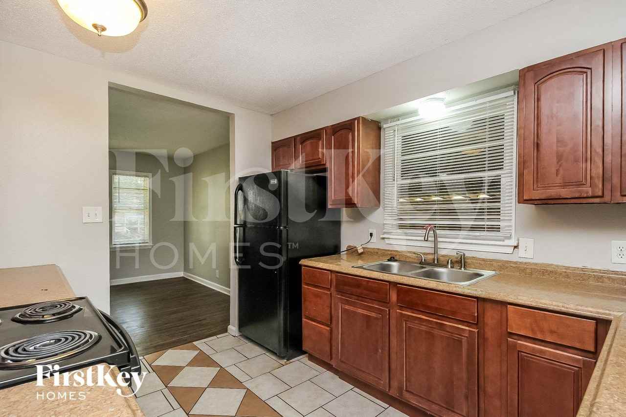 7611 E 47th Ter - Photo 6 of 15