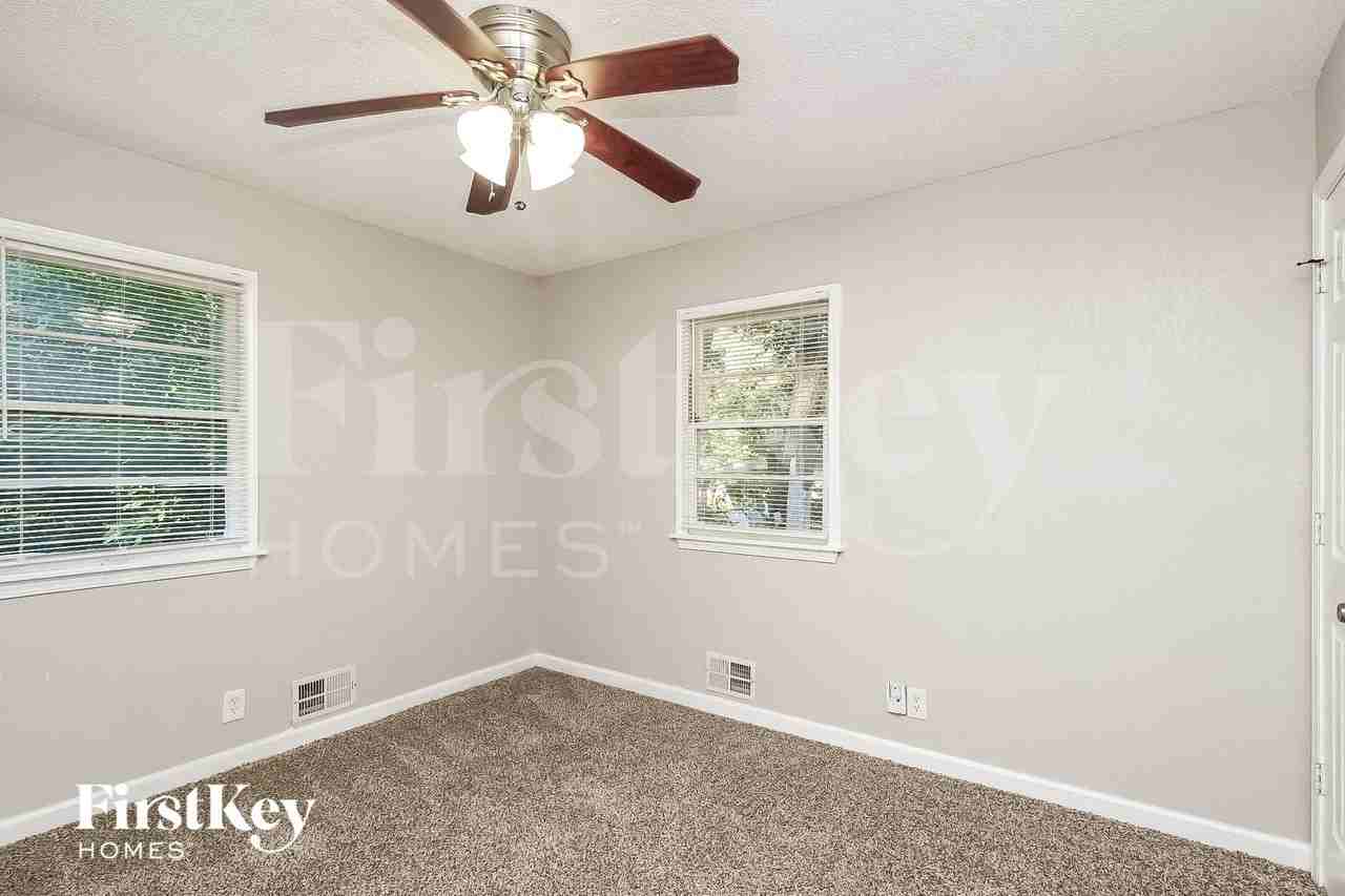 7611 E 47th Ter - Photo 7 of 15