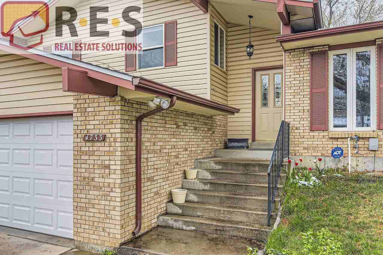 4733 S Willow St - Photo 3 of 28