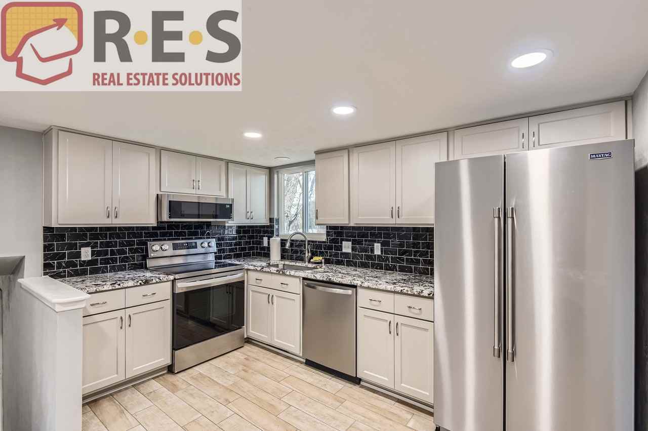 4733 S Willow St - Photo 4 of 28