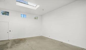 featured image of 190 Loma Metisse Rd