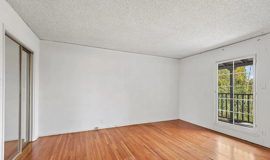 316 S Camden Dr - Photo 2 of 12