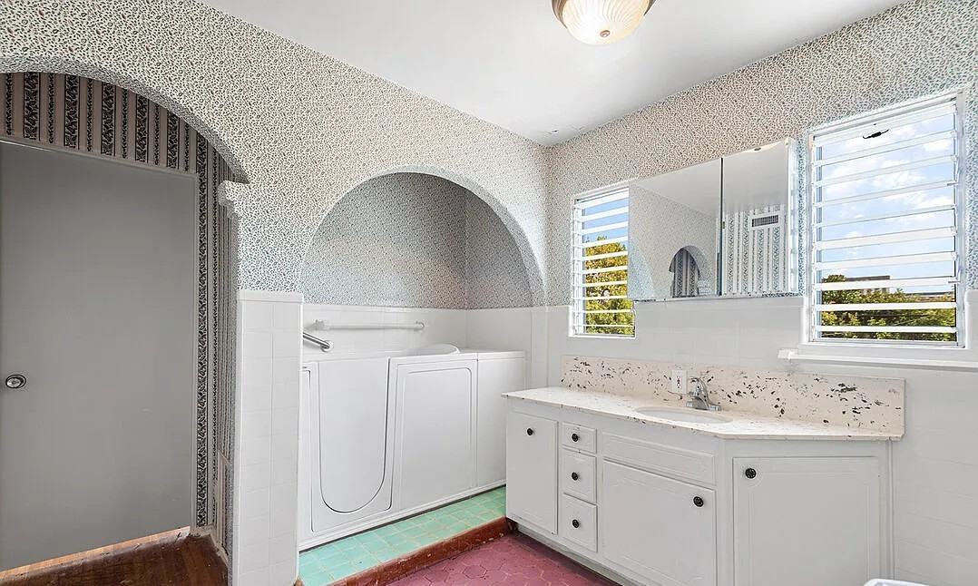 316 S Camden Dr - Photo 3 of 12