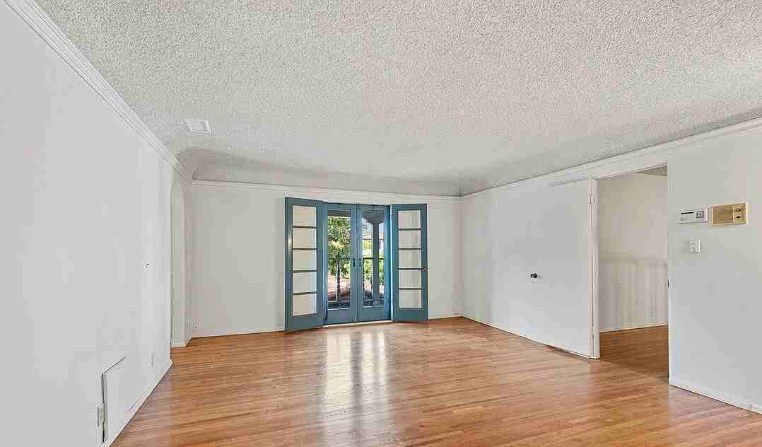 316 S Camden Dr - Photo 4 of 12