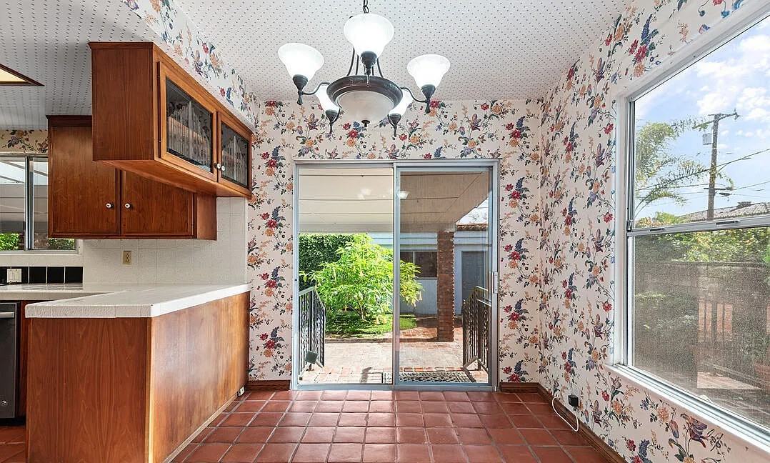 316 S Camden Dr - Photo 7 of 12