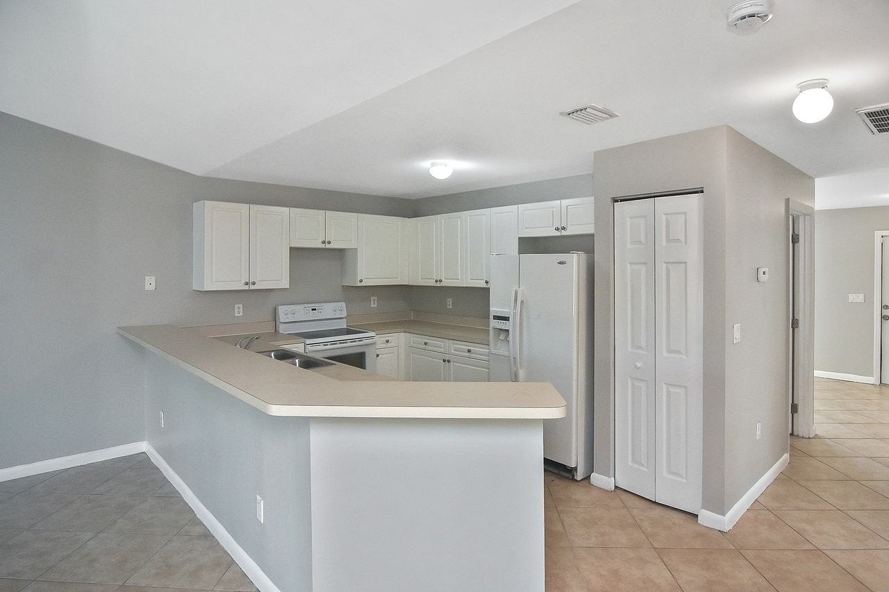 5321 28th St Sw - Photo 4 of 24