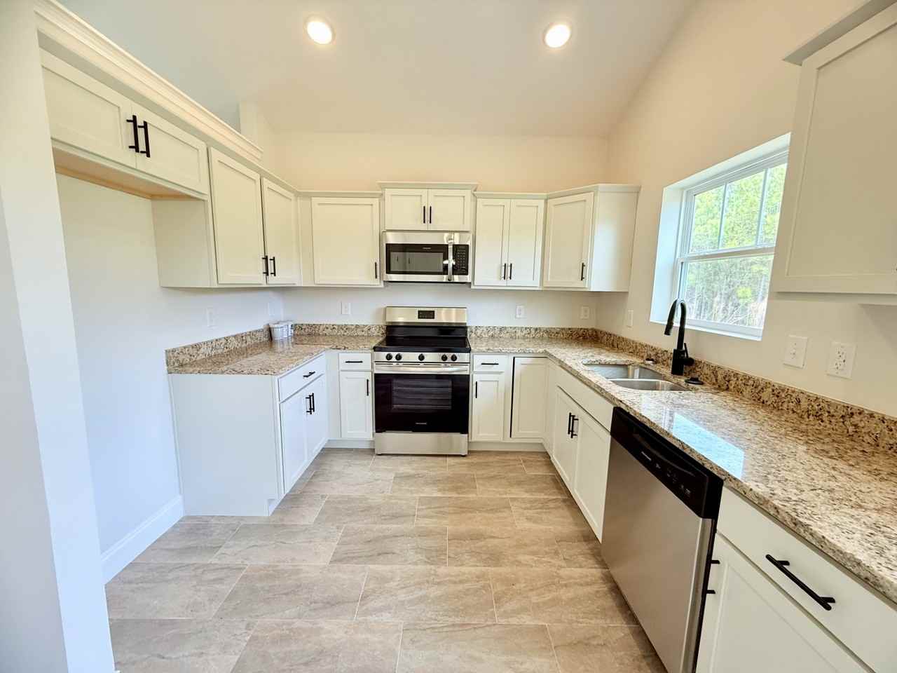 328 Gravel Hill Ct - Photo 5 of 28