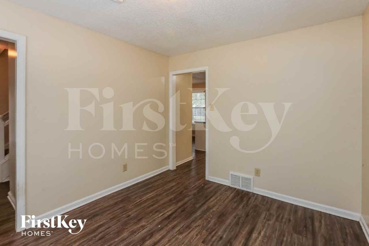 3697 Beckman Dr - Photo 3 of 15