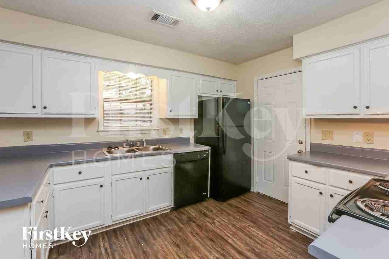 3697 Beckman Dr - Photo 5 of 15