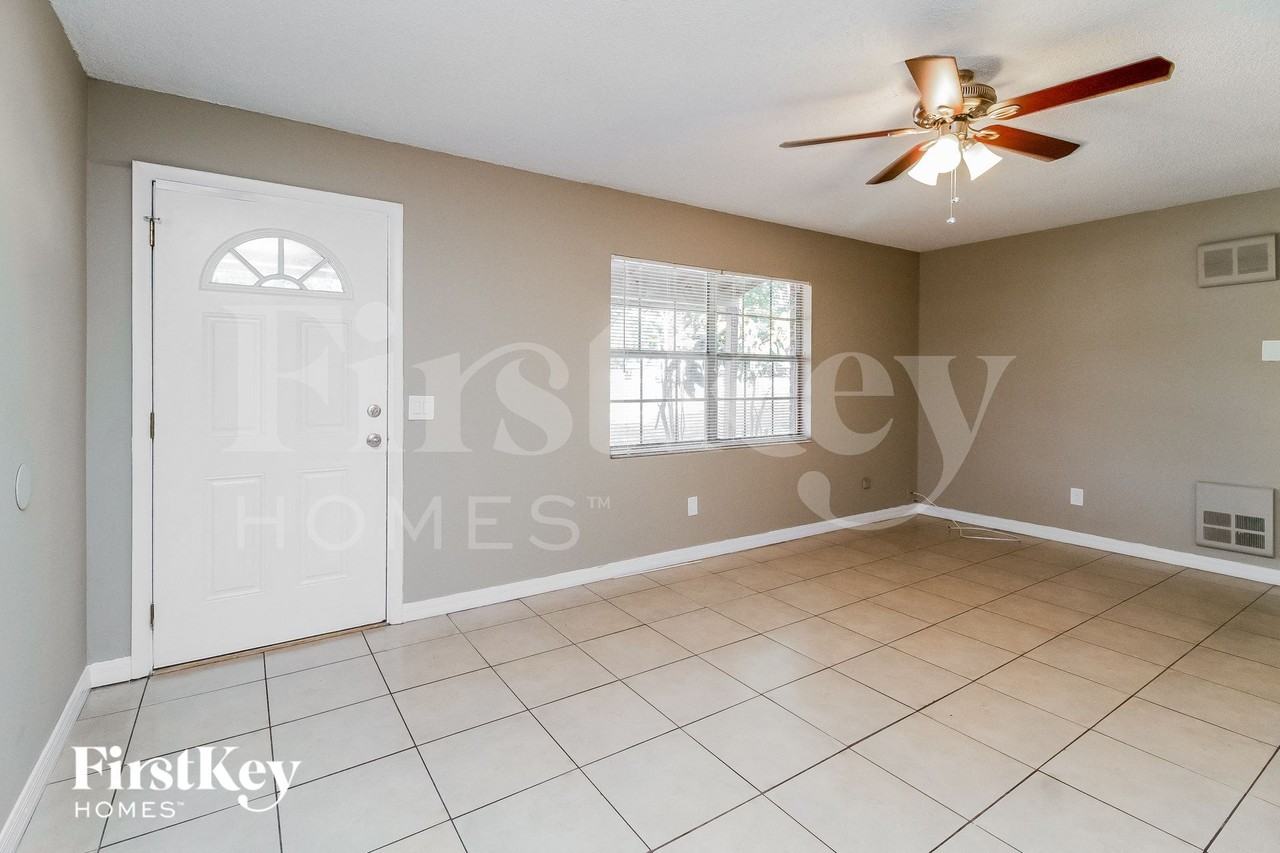 3639 Shalimar Ct - Photo 2 of 15