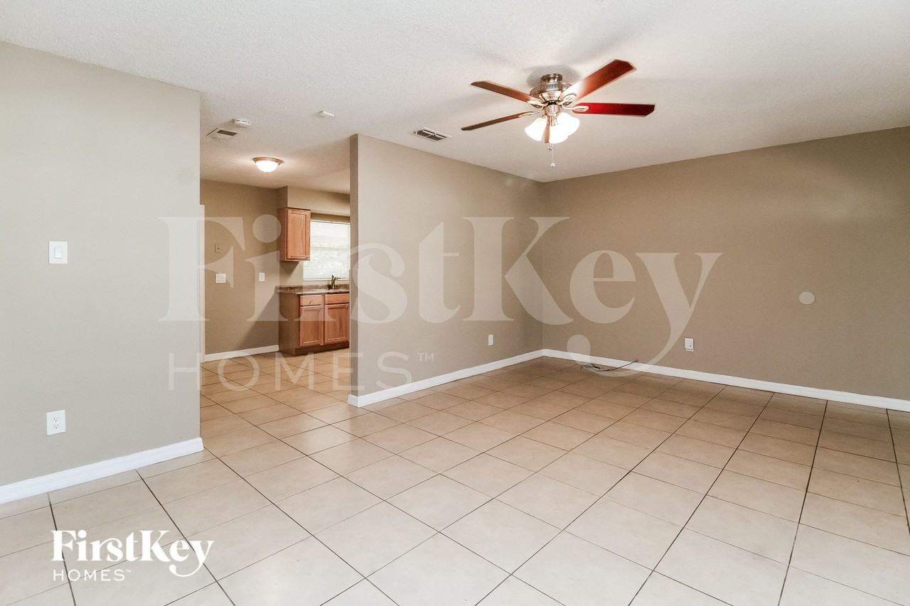 3639 Shalimar Ct - Photo 4 of 15